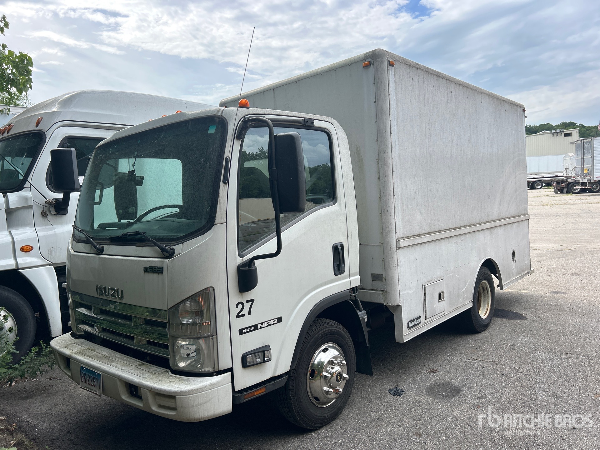 2014 Isuzu NRR 4x2 Camion fourgon