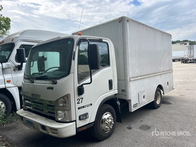 2014 Isuzu NRR 4x2 Camion fourgon