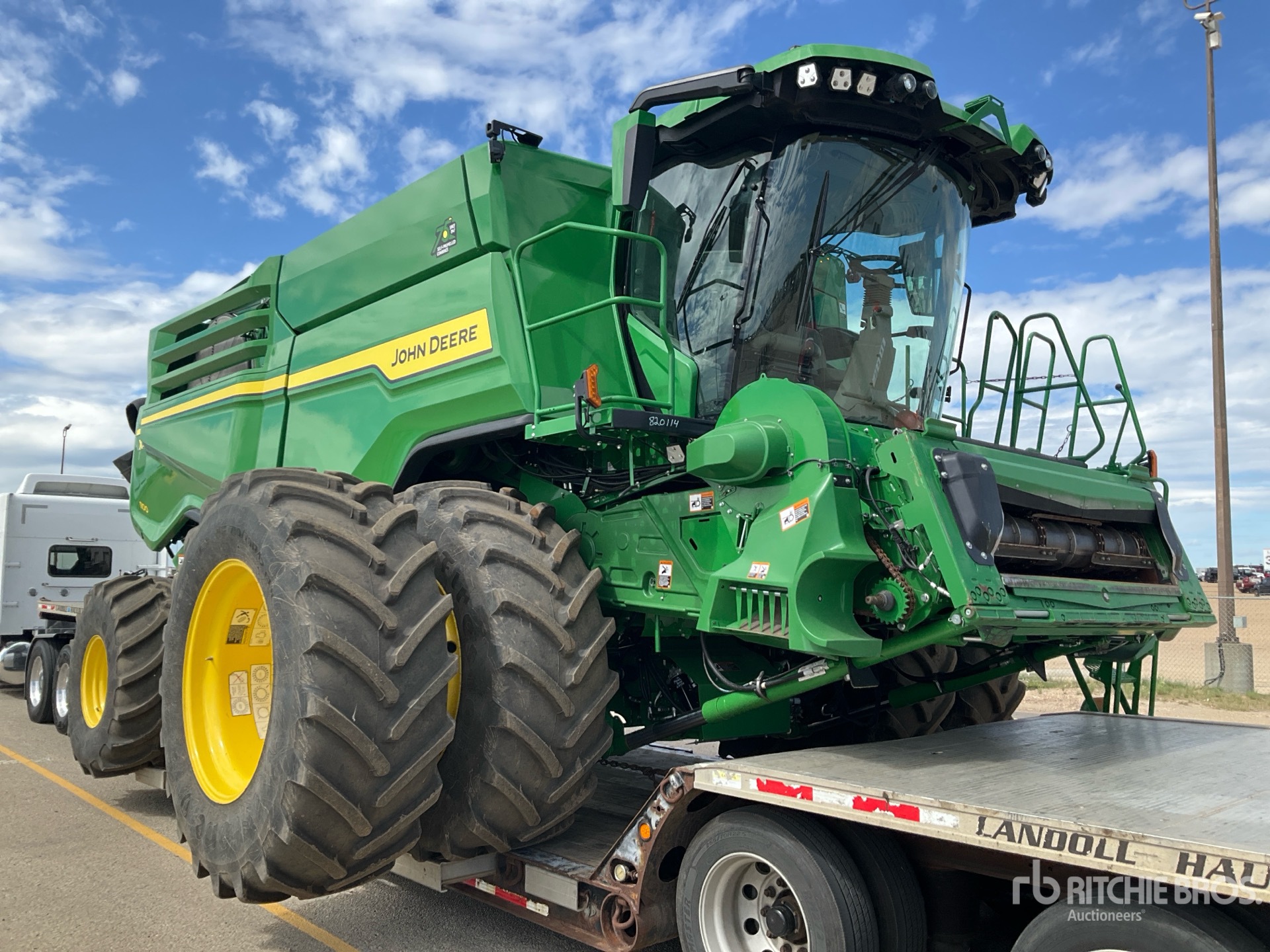 2022 John Deere X9 1100 Combine Harvester