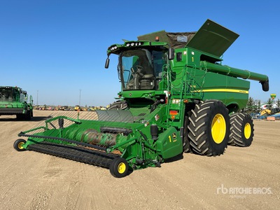 2015 John Deere S680 Combine Harvester