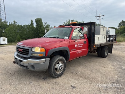 2004 GMC Sierra 3500 4x2 Camión Caja Abierta