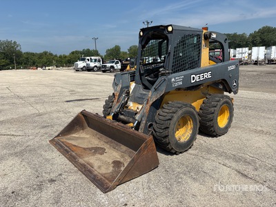2010 John Deere 332D を見 Skid-Steer Loader