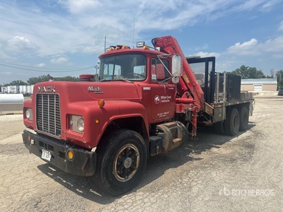 Hiab 1165 13200 lb Knuckle Boom on 1989 Mack R688ST 6x4 Kranwägen