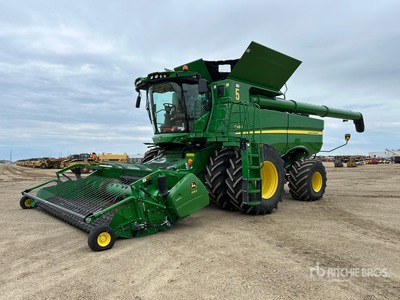 2017 John Deere S690 Combine Harvester
