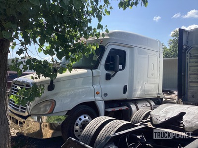 2015 Freightliner Cascadia 125 6x4 T/A Sleeper Truck Tractor
