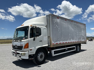 2016 Hino 1524 Camion con Caja Seca / Van Truck