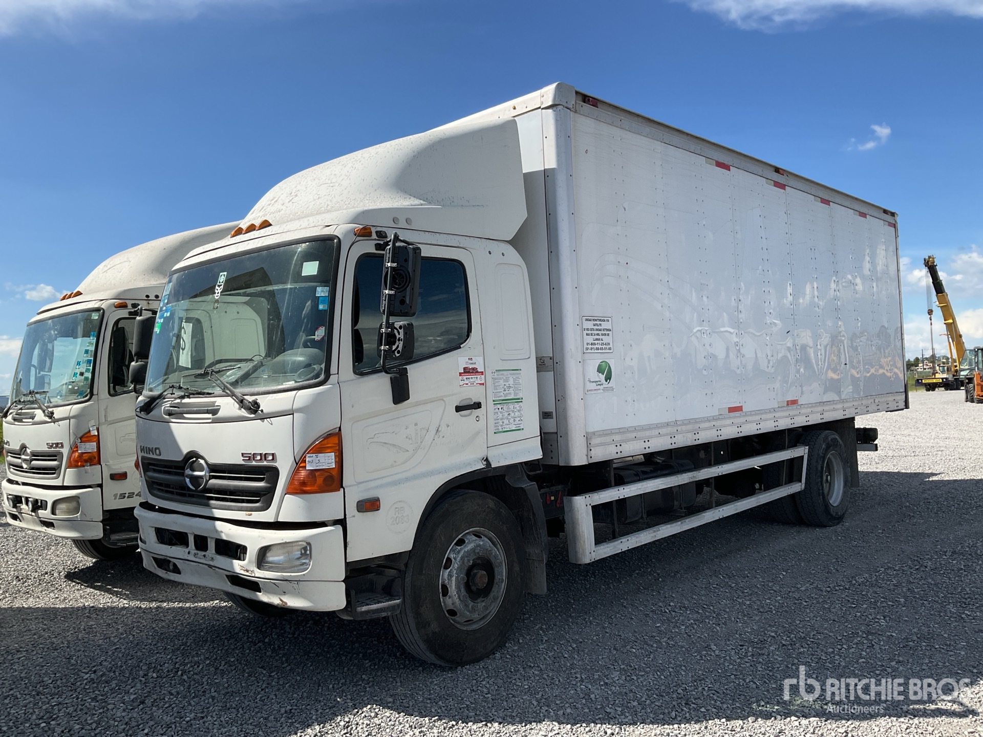 2017 Hino 1524 4x2 Camion con Caja Seca / Autocarro furgonato