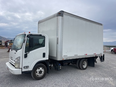 2015 Isuzu NPR 4x2 Furgoneta caja cerrada