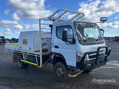 2010 Mitsubishi Fuso Canter 7/800 4x4 Camion de servicios