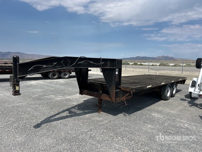 1994 J & C Manufacturing Jackson's T/A Gooseneck Flatbed Trailer