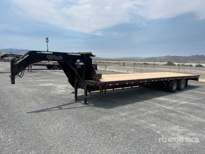 2001 Diamond C Trailer Mfg 30 ft T/A Flatbed Trailer