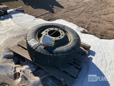 Michelin 275/70R22.5 Tire w/Wheel