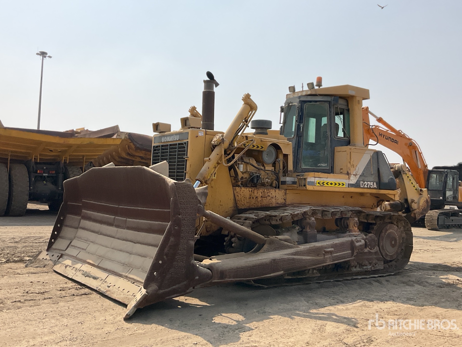 Komatsu D275A-2 Bouteur sur chenilles
