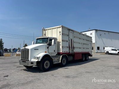 2005 Kenworth T800 8x4 Twin-Steer Livestock Truck