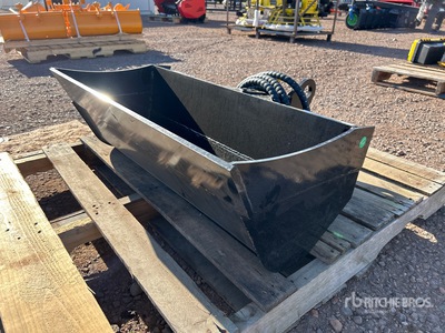2025 GIYI GY-D3T 32 in Hydraulic Tilting Excavator Bucket - Fits Cat 3 to 5 ton (Unused)
