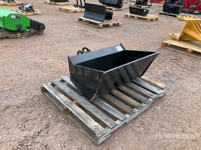 2025 GIYI GY-D5T 35 in Hydraulic Tilting Excavator Bucket - Fits Cat 3 to 5 ton (Unused)