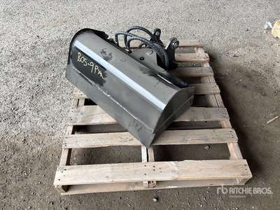 2025 GIYI GY-D3T 32 in Hydraulic Tilting Excavator Bucket - Fits Cat 3 - 5 ton (Unused)