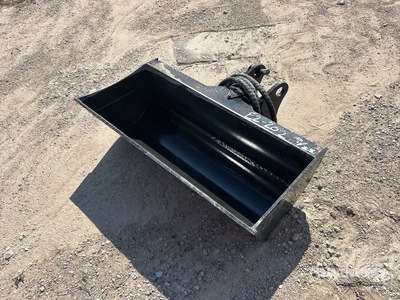 2025 GIYI D3T 32 in Hydraulic Tilting Excavator Bucket (Unused)