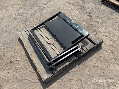 2025 GIYI GY-XHC 30 in Mini Skid Steer Forks (Unused)