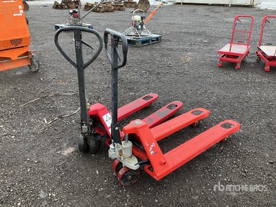 Quantity of (2) 2500 kg Gato de bandeja