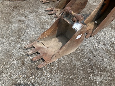 Cat 18 in Digging Excavator Bucket - Fits Cat 305