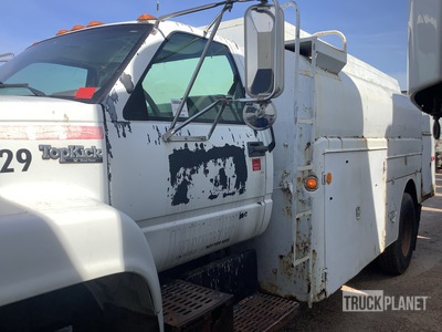 1994 GMC TopKick C7H042 4x2 Camion de combustible y lubricacion