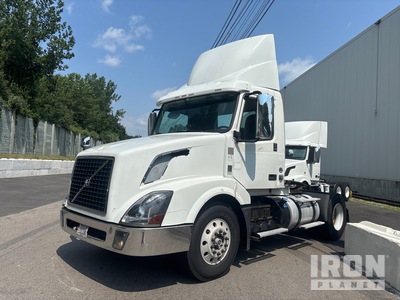 2015 Volvo VNL64T300 4x2 Day Cab Prime Mover