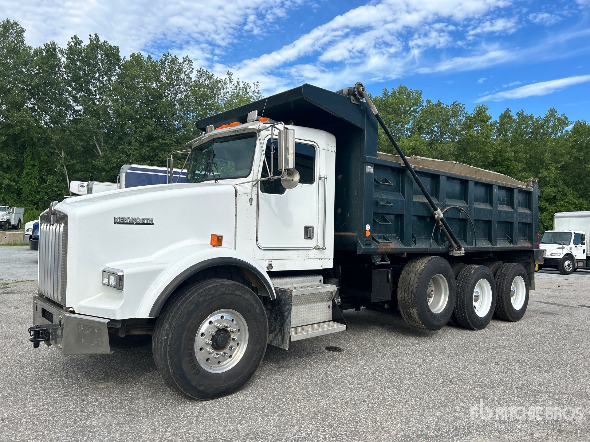2002 Kenworth T800 8x4 Tri/A Dump Truck