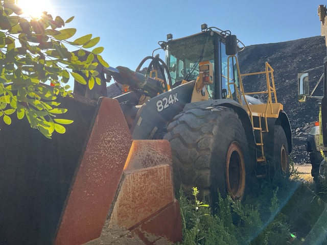 2010 John Deere 824K