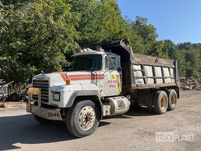 1998 Mack DM690S 6x2 T/A Dump Truck