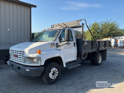 2005 GMC 5500 4x2 Flatbed Truck