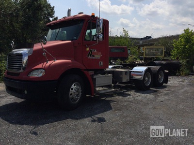 2006 Freightliner Columbia 112 Cab and Chassis