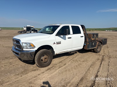 2015 Ram 3500 4x4 Crew Cab Flatbed Truck