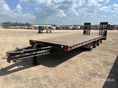 2015 Milano 25 ft Tri/A Equipment Trailer