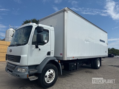 2015 Peterbilt 220 4x2 Van Truck