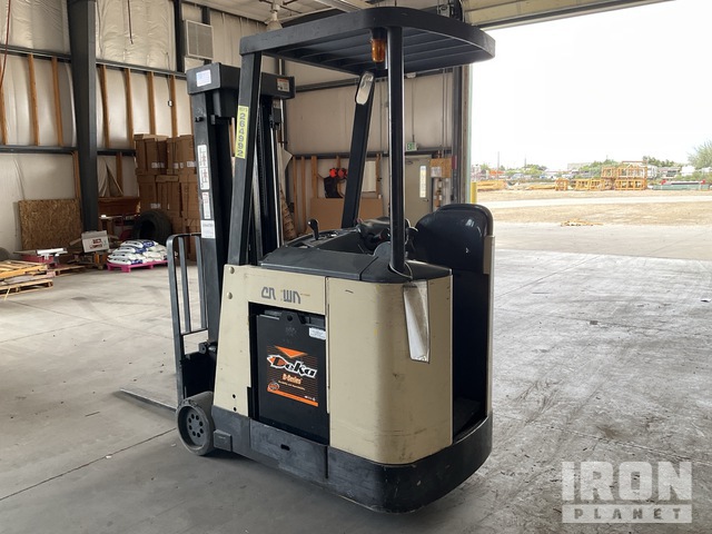 MONTACARGAS ELéCTRICO CROWN RC3000SERIESE