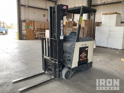 Crown RC3000 Series E 3650 lb 電動フォークリフト