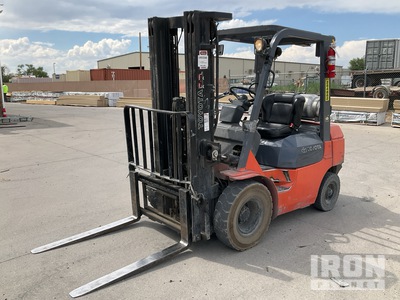 2005 Toyota 7FGU25 4500 lb Pneumatic Tire Forklift