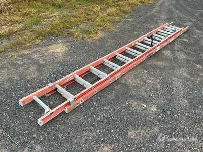 2011 Louisville FE3224 24' Extension Ladder Échelle