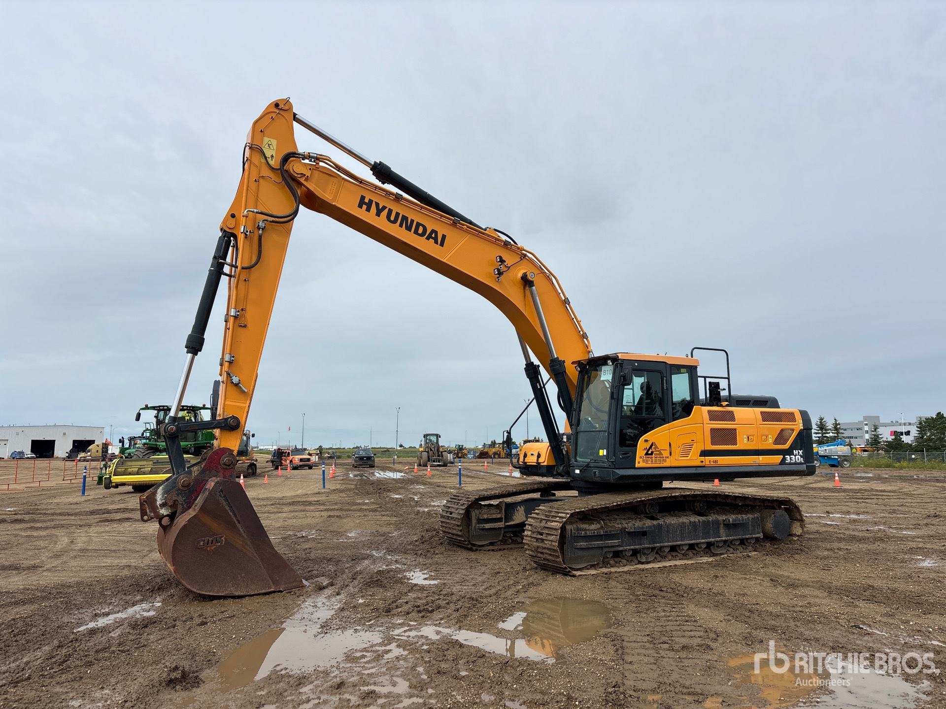 2020 Hyundai HX330L Rupsgraafmachine