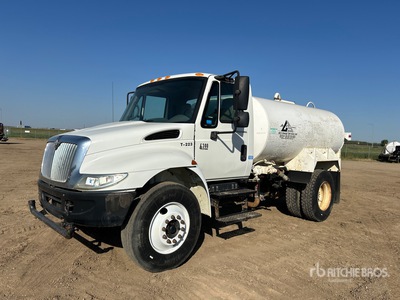 2003 International 4300 4x2 散水車