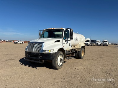 2003 International 4300 4x2 Camion à eau