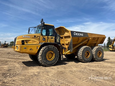 2012 John Deere 400D Series II Knickgelenkter Muldenkipper