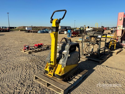 2016 Wacker DPU6555H 1000 lb ضاغطة الألواح الاهتزازية