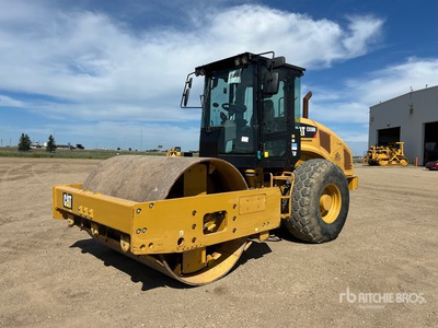 2013 Cat CS56B Smooth Drum Compactor