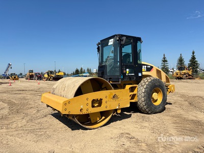 2010 Cat CS56 Smooth Drum Compactor