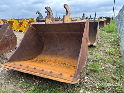 Brandt 72 in Q/C Cleanup Excavator Bucket - Fits John Deere 350G