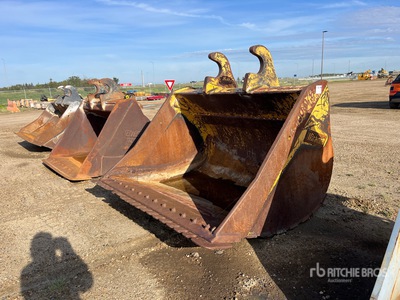 Brandt 84 in Q/C Cleanup Excavator Bucket - Fits John Deere 470G