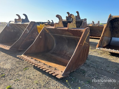 Brandt 72 in Q/C Cleanup Excavator Bucket - Fits John Deere 350G