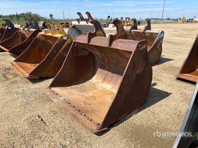 Cat 66 in Q/C Cleanup Excavator Bucket - Fits 250 Series
